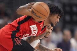 开云体育入口-防守猛犸队赢得关键胜利，晋级季后赛的简单介绍