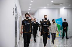 开云体育官方网站-关于PSG碾压FNC，JackeyLove完成史诗逆转峡谷大战淘汰赛，引爆全场热议的信息