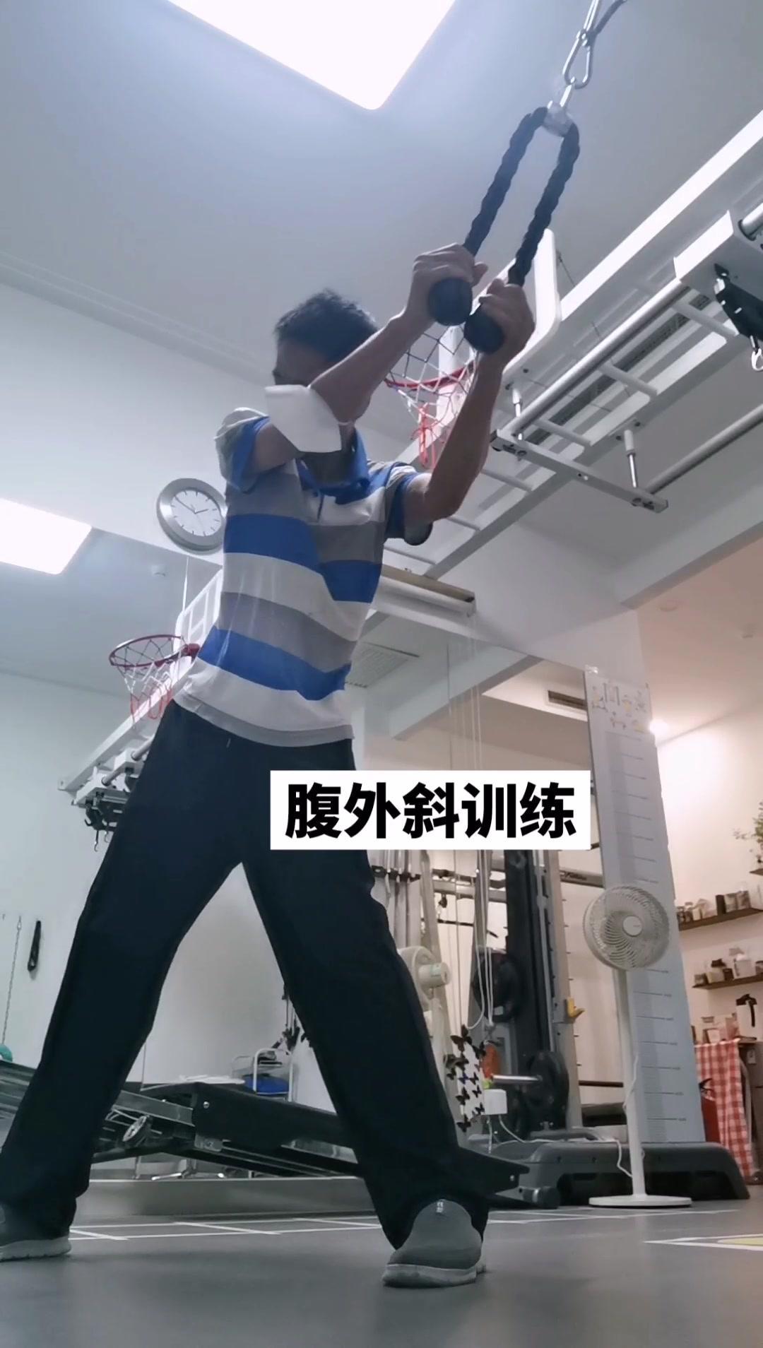 教练战术得当，助球队克服困难