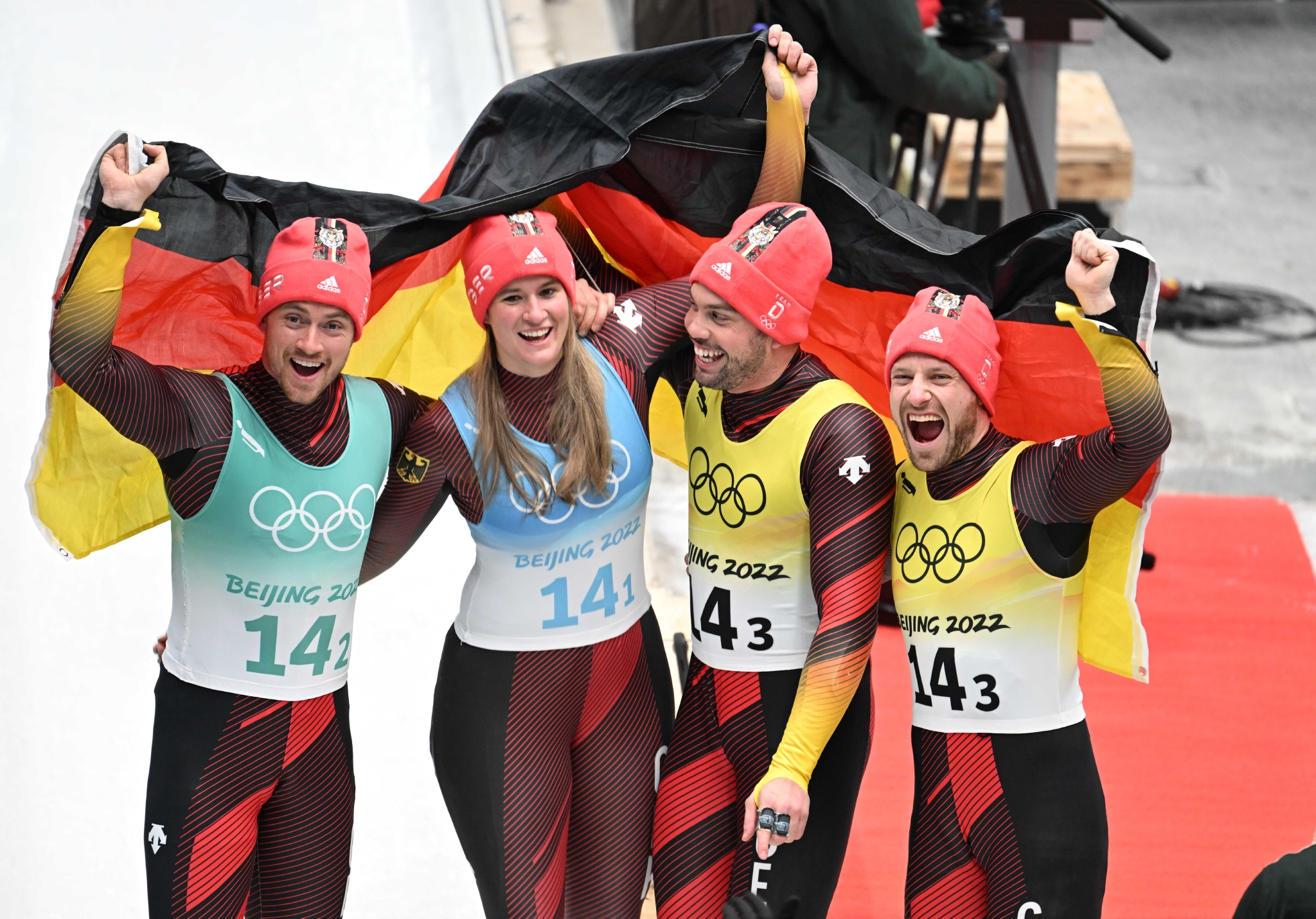 关于塞浦路斯运动员斩获雪橇项目金牌的信息