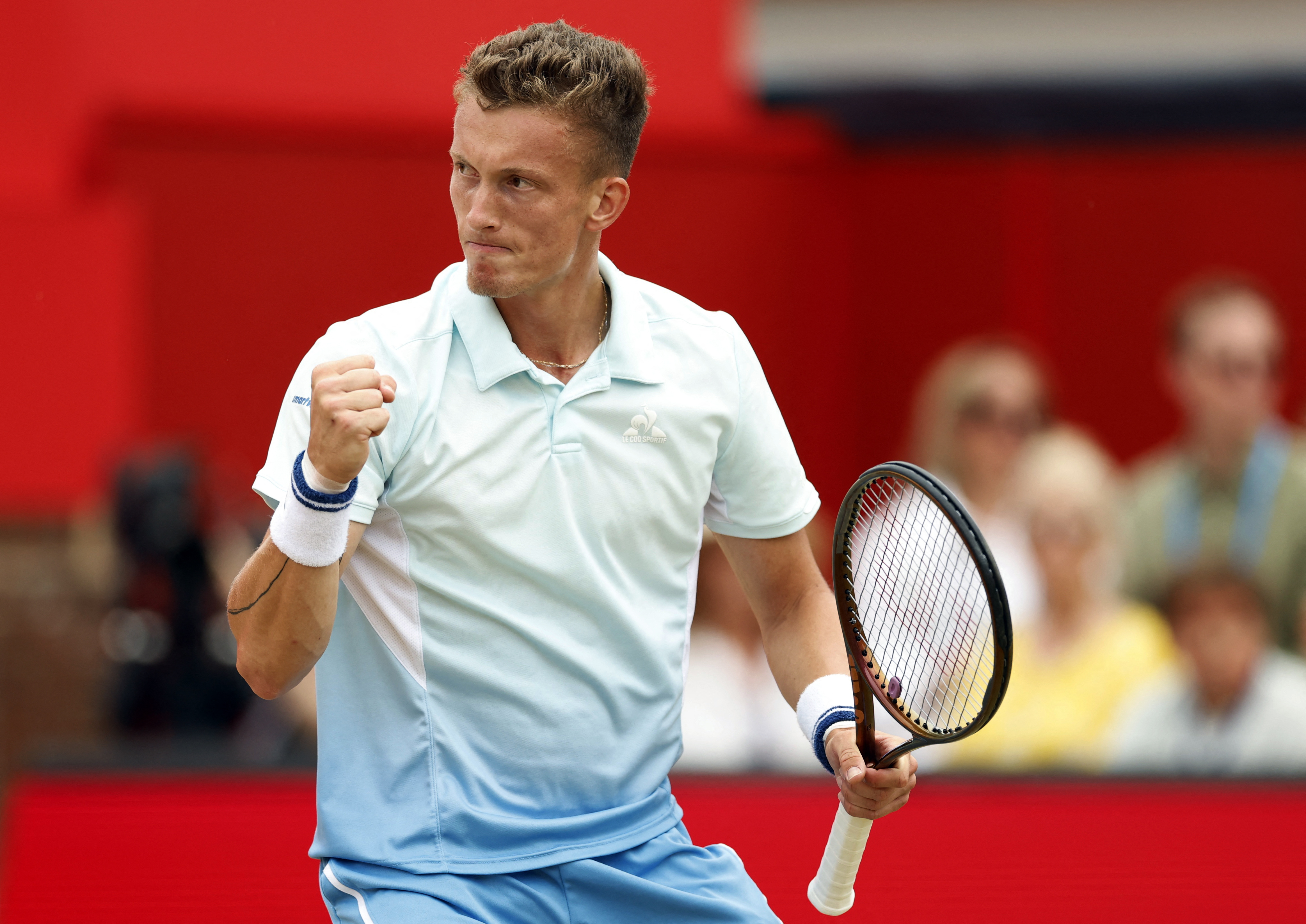 意大利网球队险胜日本网球队，阿尔卡拉斯高光表现的简单介绍