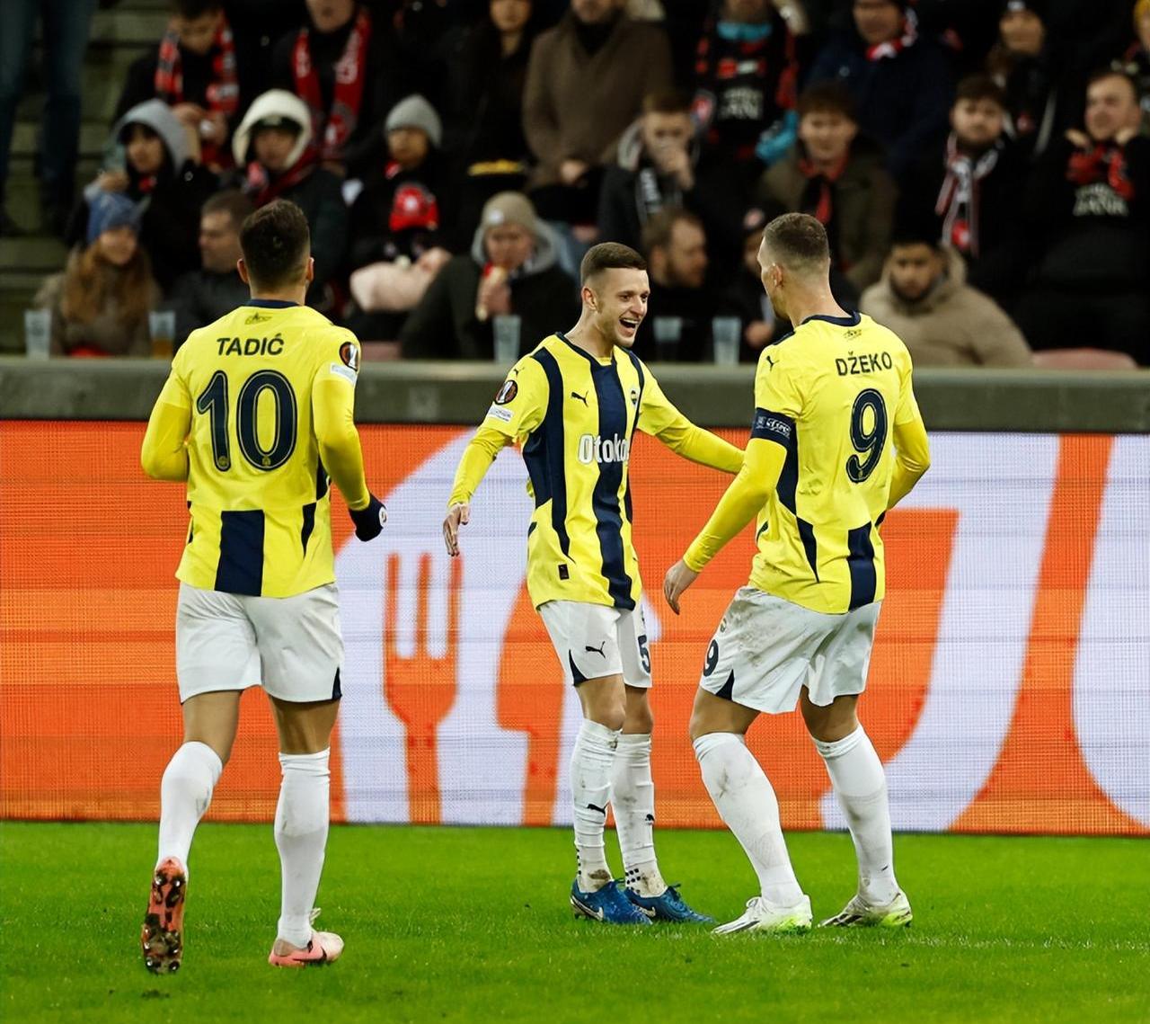 意大利网球队险胜德国网球队，穆雷制霸全场的简单介绍