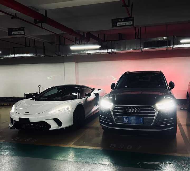 阿斯顿马丁鏖战迈凯伦,塞恩斯关键制胜的简单介绍 阿斯顿马丁鏖战迈凯伦,塞恩斯关键制胜的简单介绍